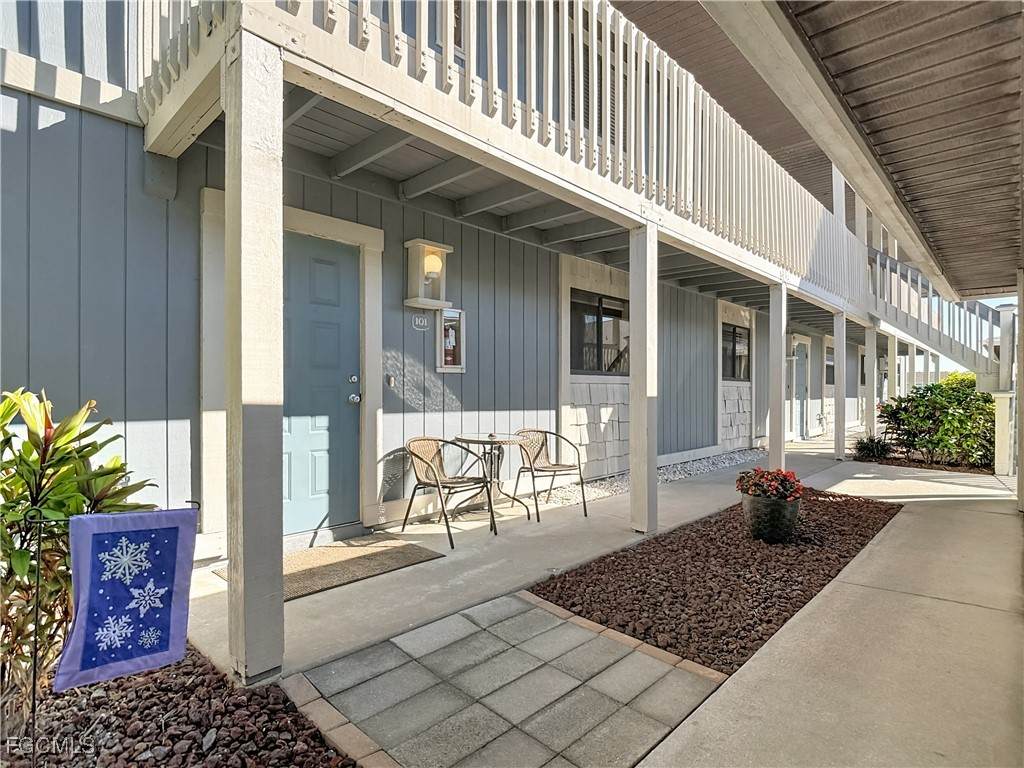 4817 8th Place - Photo 1