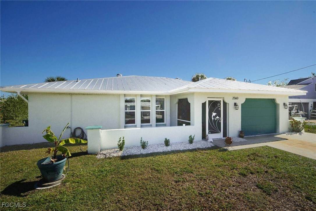 2560 Rose Avenue - Photo 1