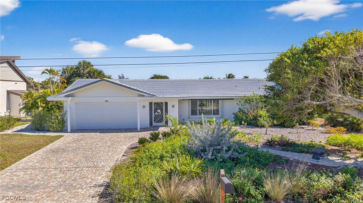 952 Kings Crown Drive - Photo 1