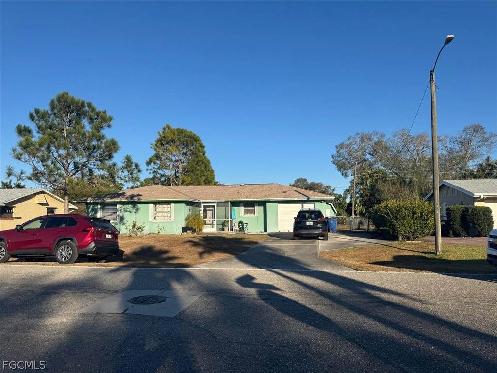2202 Parkview Drive - Photo 1