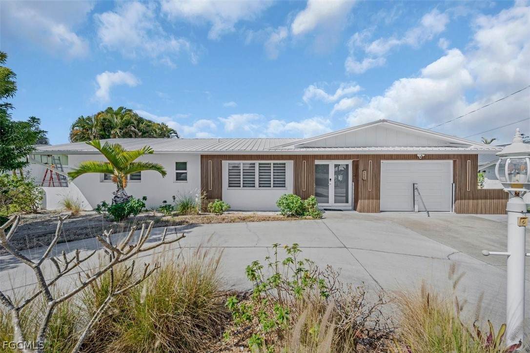 4625 Forest Glen Drive - Photo 1