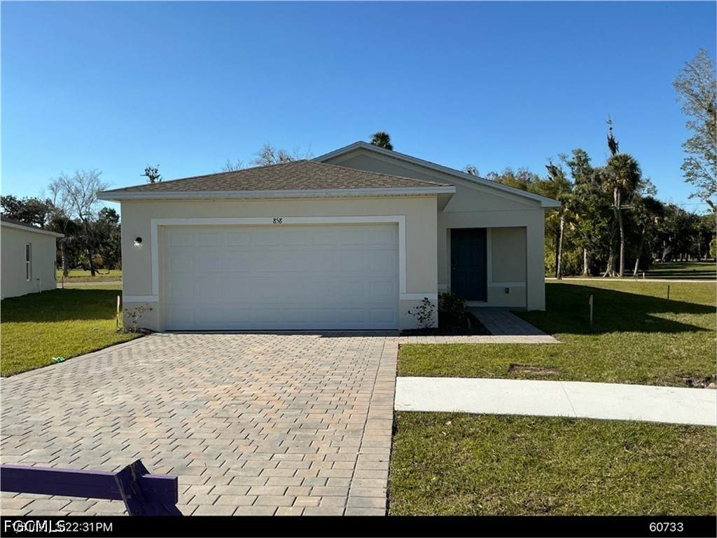 858 Friendship Circle - Photo 1