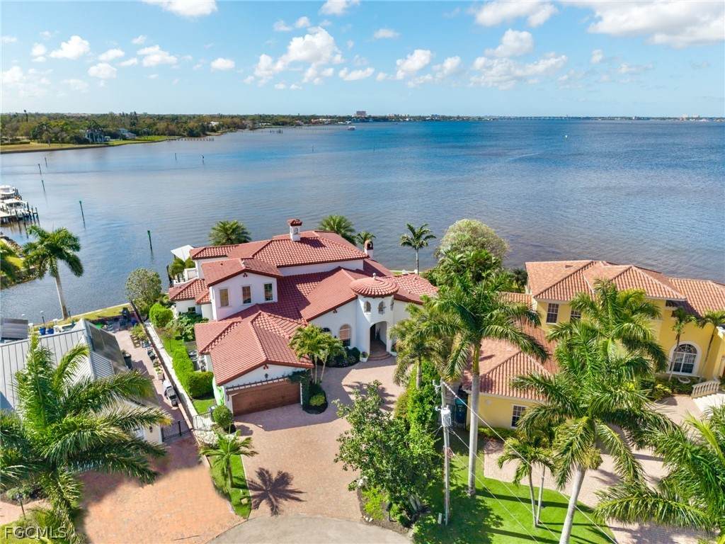 911 Aqua Lane - Photo 1