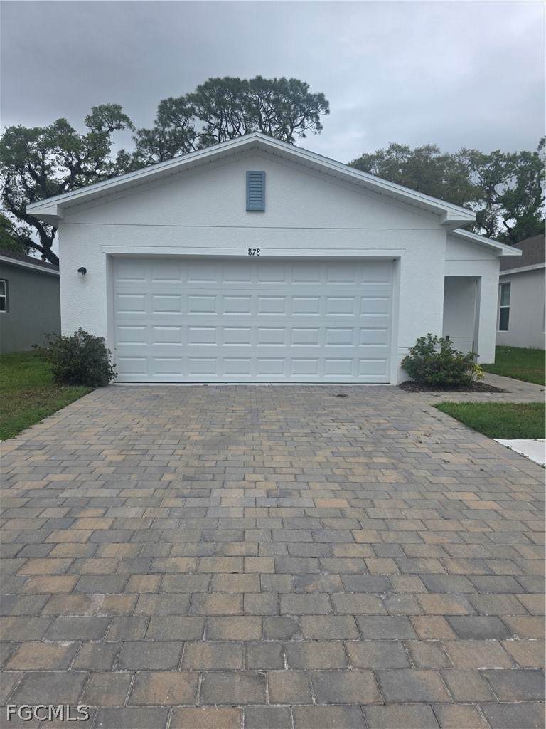 878 Friendship Circle - Photo 1