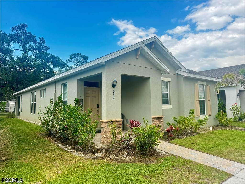 882 Friendship Circle - Photo 1
