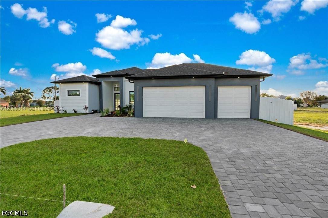 628 Chiquita Boulevard - Photo 1