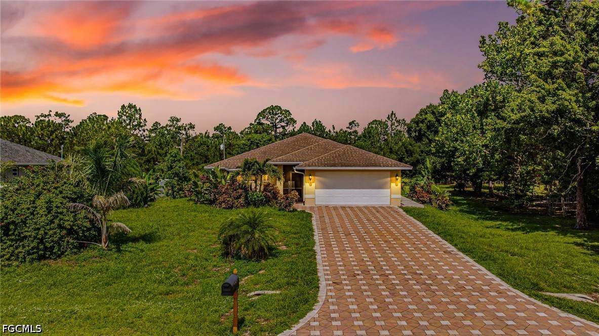 1407 Poinsettia Avenue - Photo 1