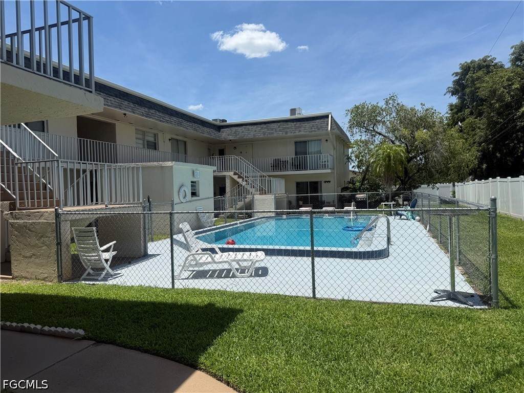 4923 Vincennes Court - Photo 1