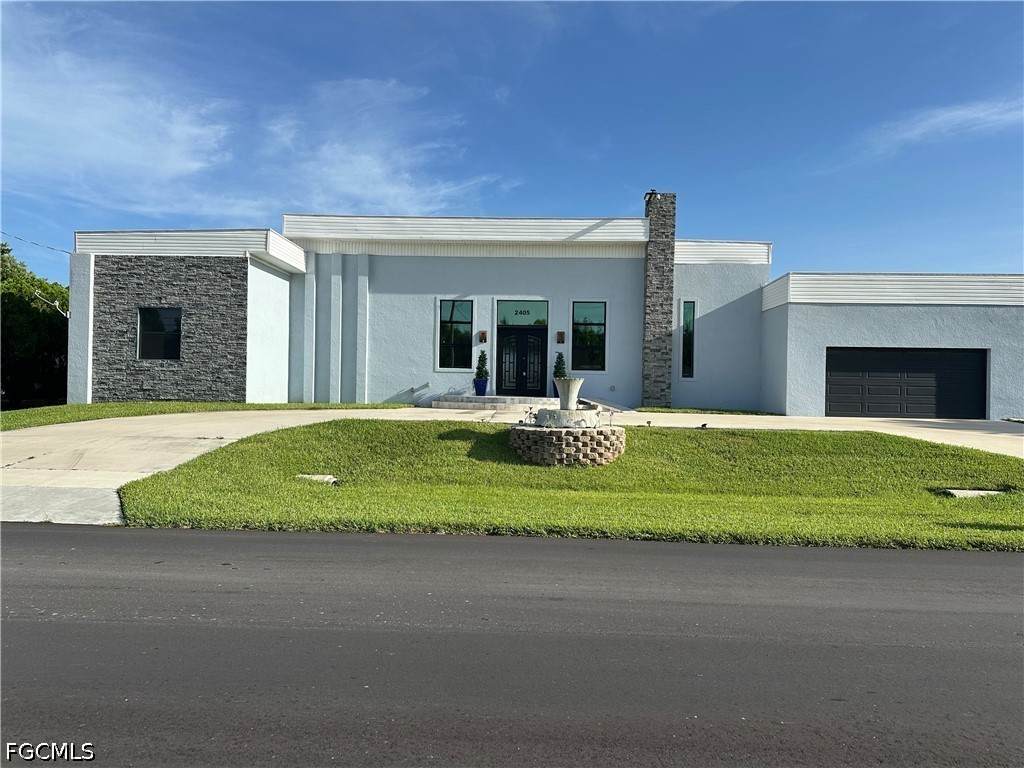 2405 32nd Street - Photo 1