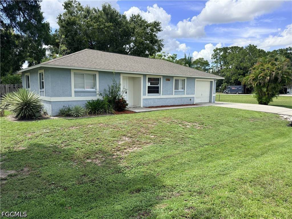 2511 Cypress Avenue - Photo 1