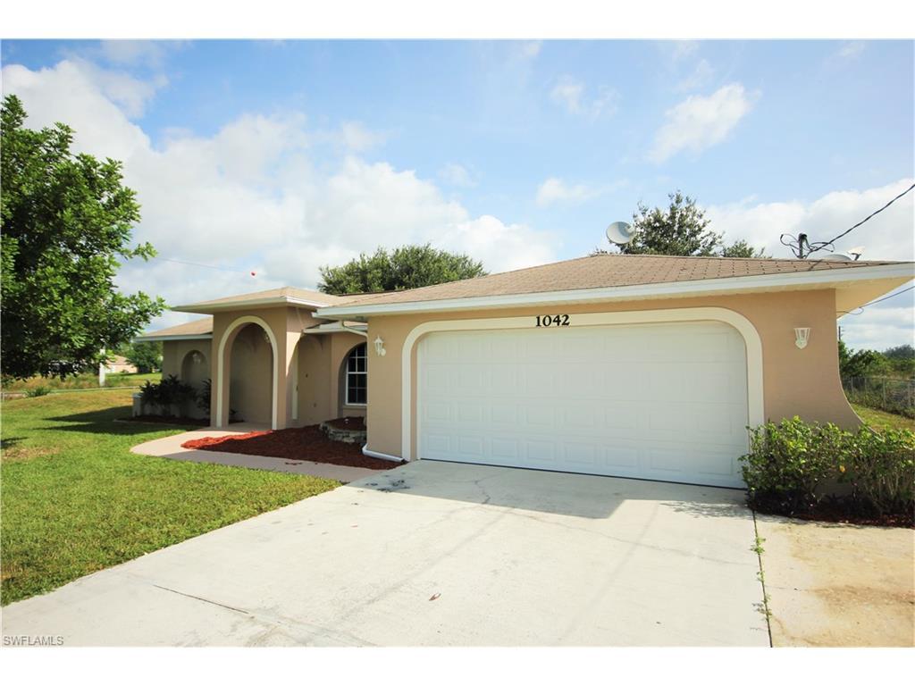 1042 Cavanagh Ave, Lehigh Acres, FL 33971 (#216063097) :: Homes and Land Brokers, Inc