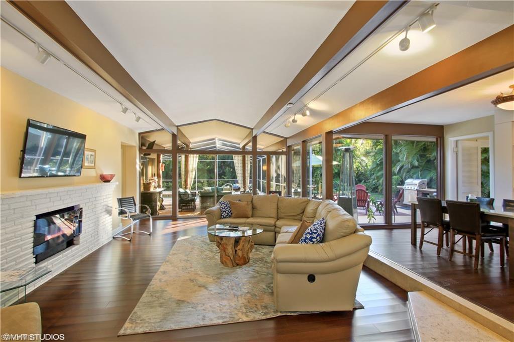 1376 Shadow Ln - Photo 1