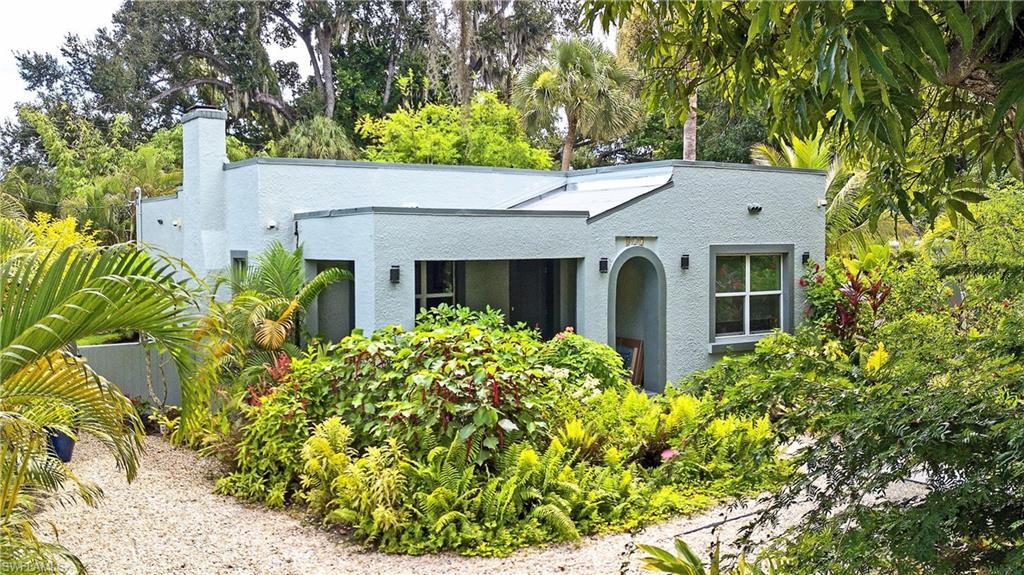 817 Julia St - Photo 1