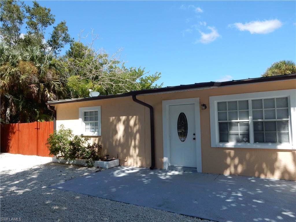996 Hyacinth St - Photo 1