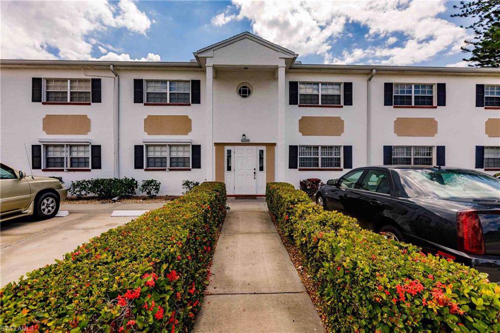 1502 Edgewater Cir - Photo 1