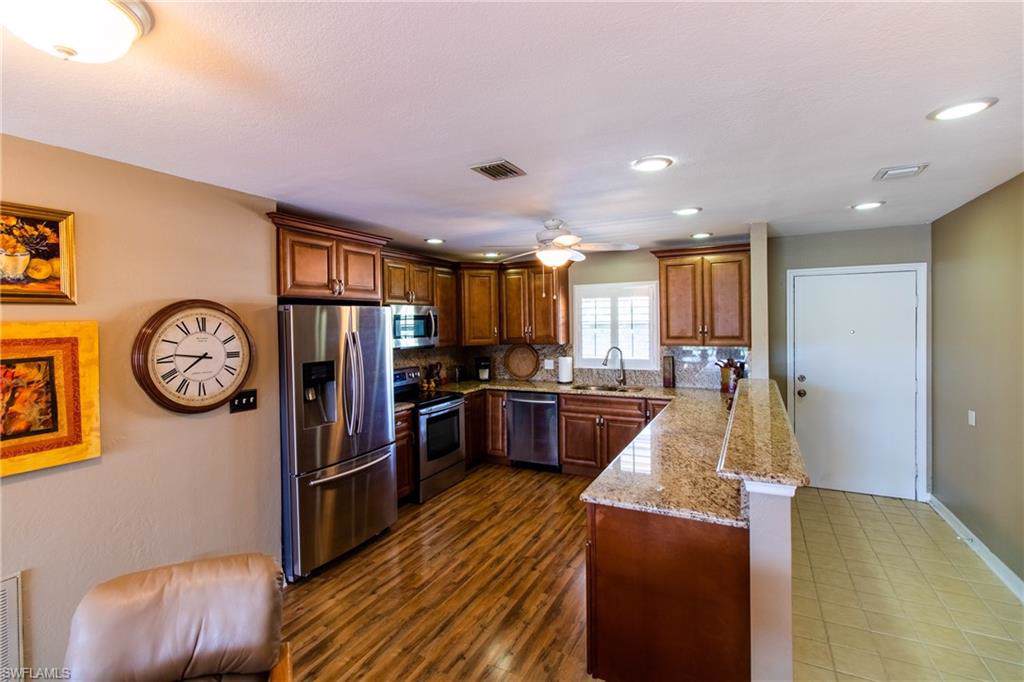 1006 46th St - Photo 1