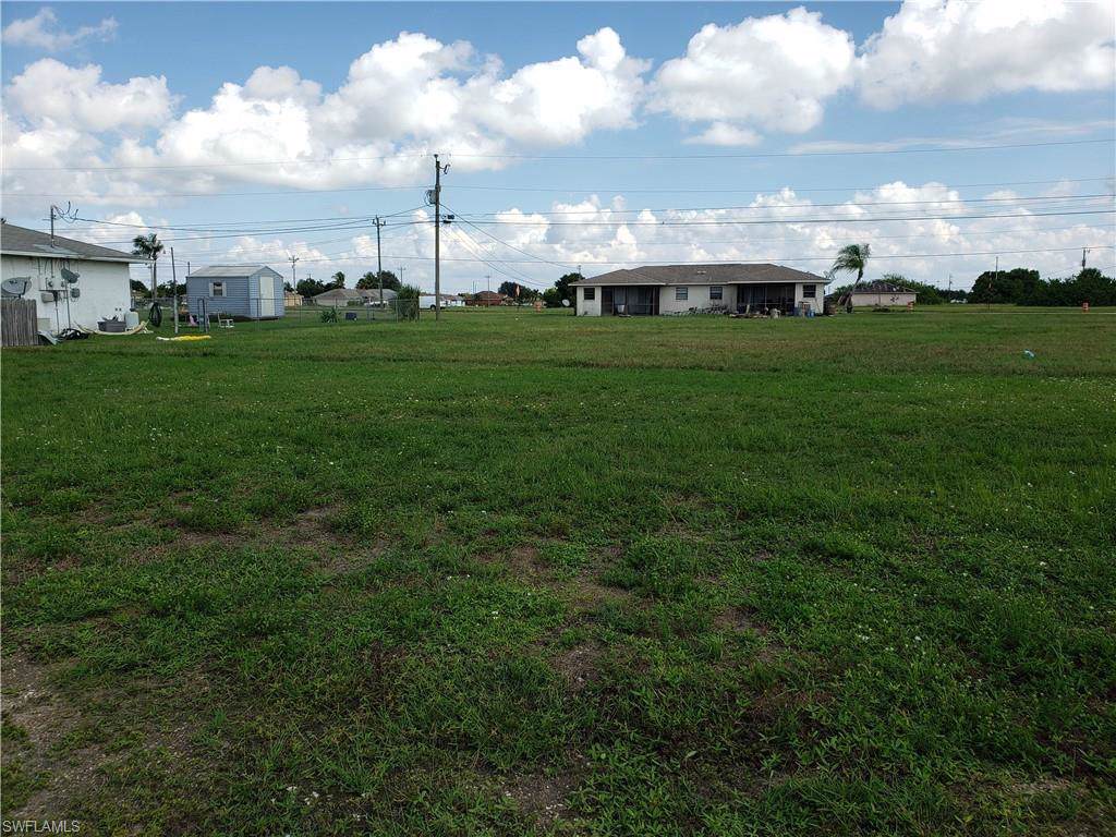 809 7th Pl - Photo 1