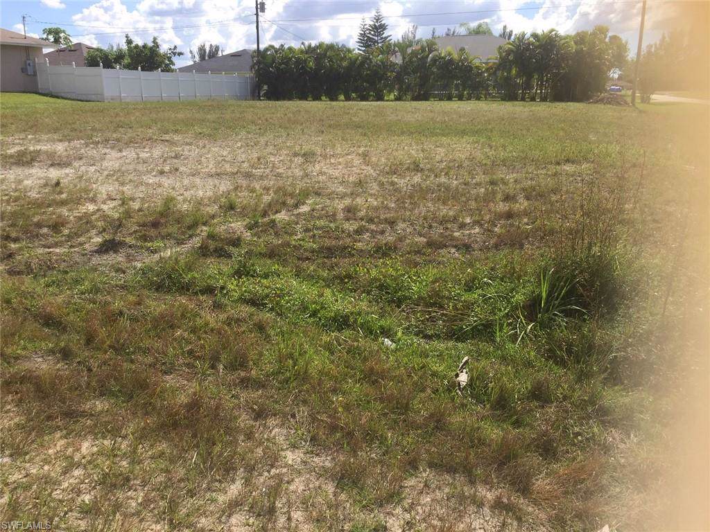 212 19th Ter - Photo 1