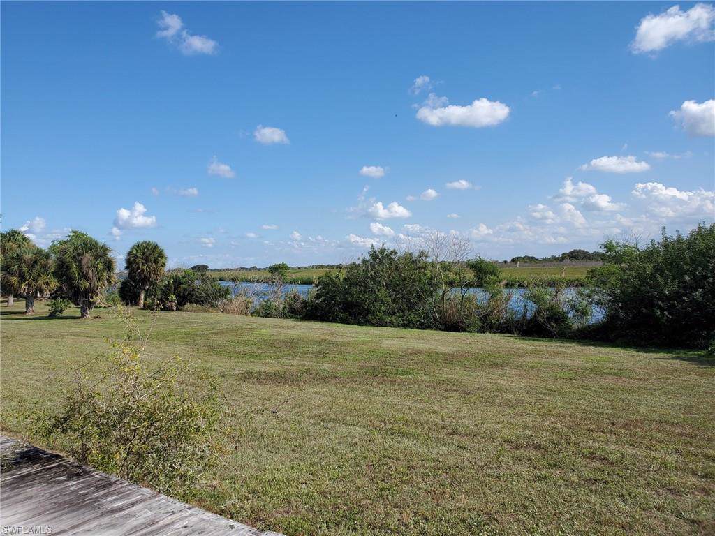 1425 Riverview Dr - Photo 1