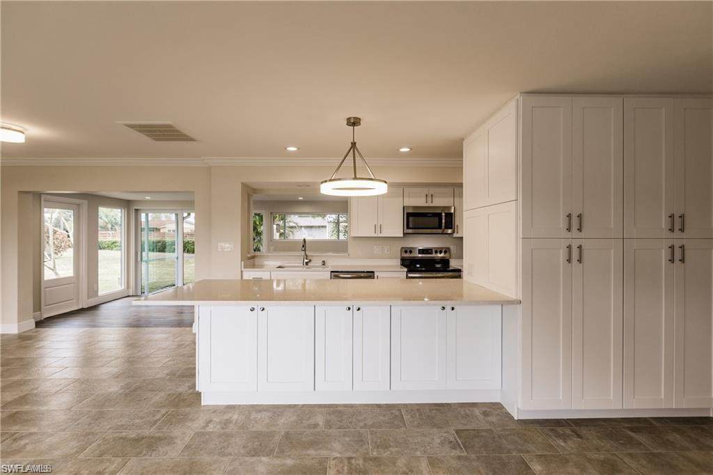 121 Maple Ave - Photo 1