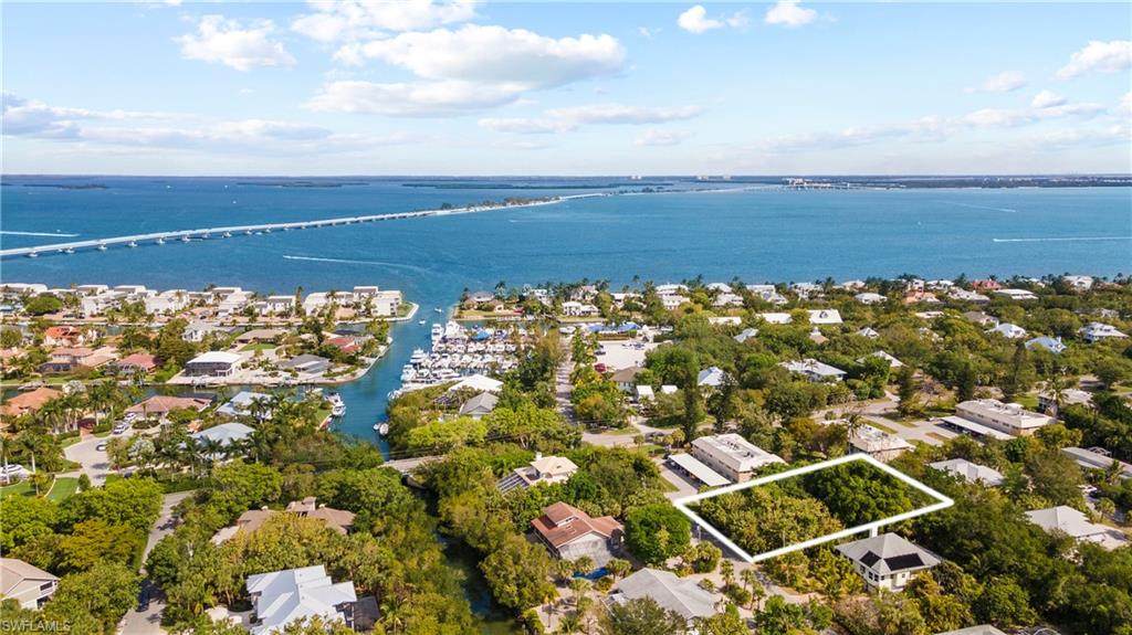 1084 Yachtsman Drive - Photo 1