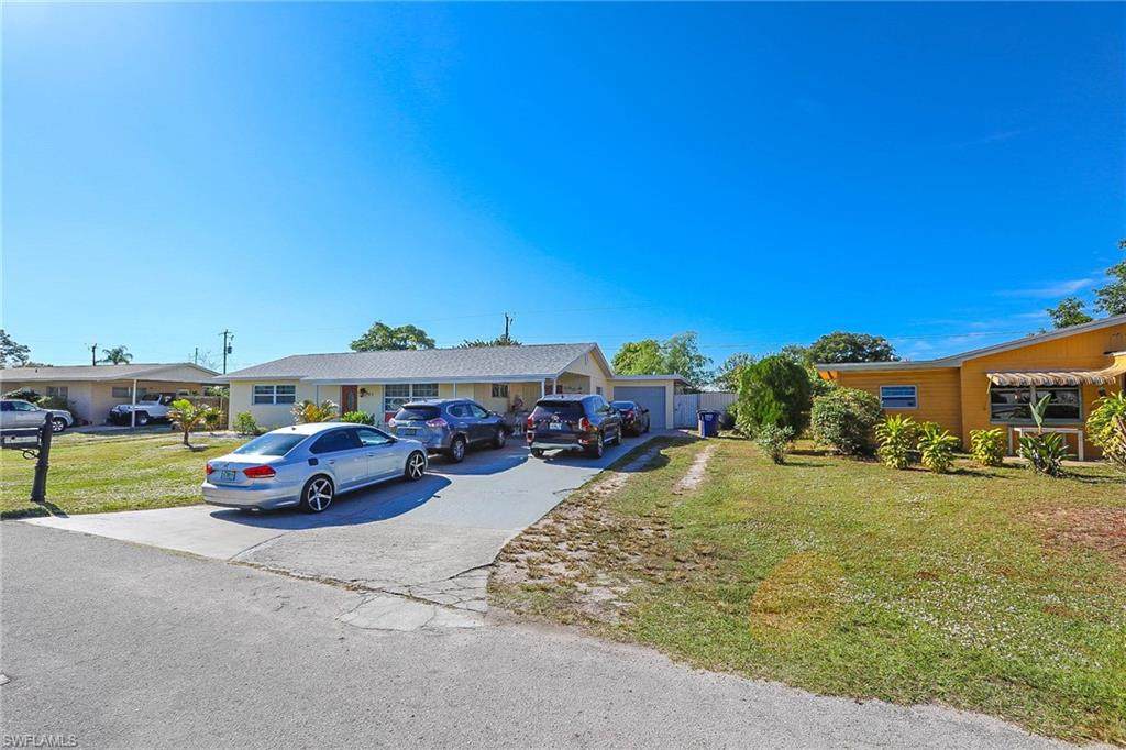 907 Laredo Avenue - Photo 1
