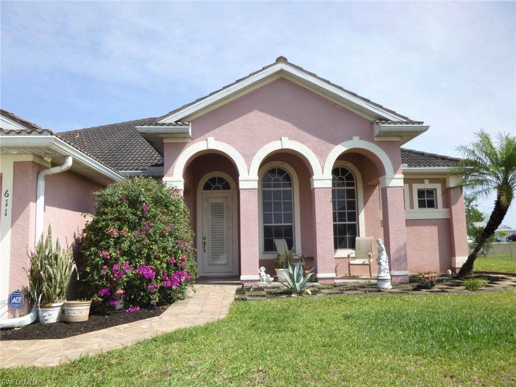 611 6th Street - Photo 1