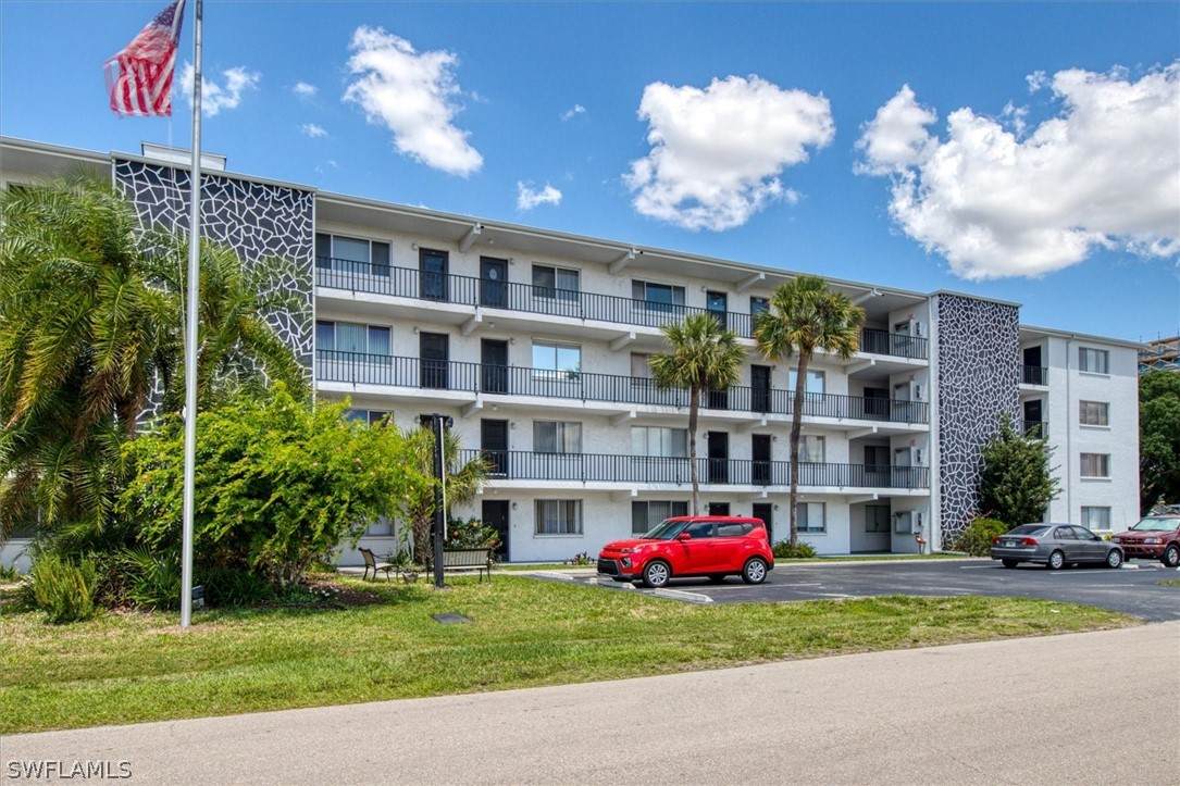 4906 Victoria - Photo 1