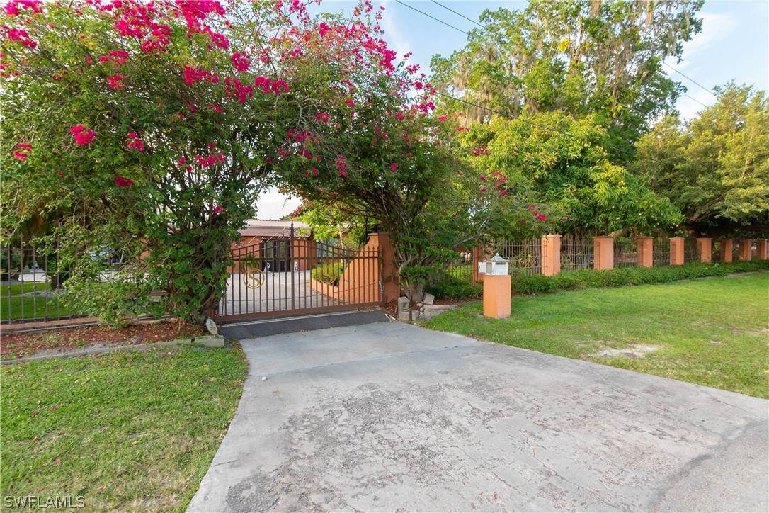 1300 Roberts Avenue - Photo 1