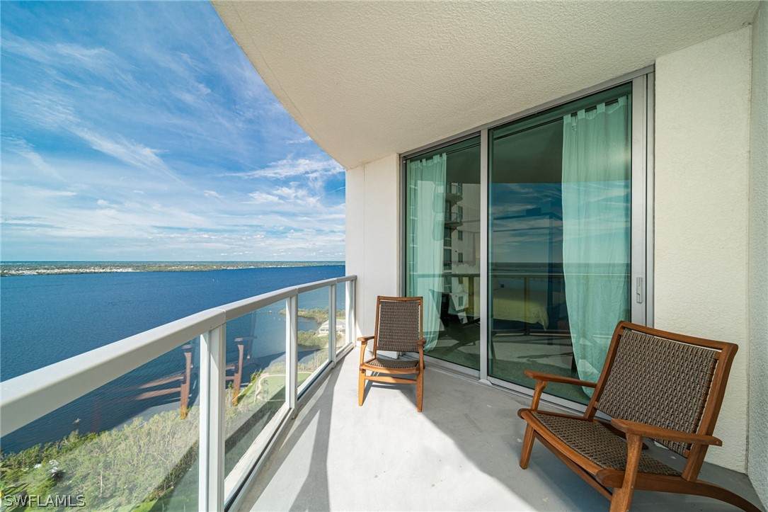 3000 Oasis Grand Boulevard - Photo 1