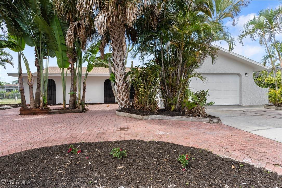 8925 Dorchester Street - Photo 1