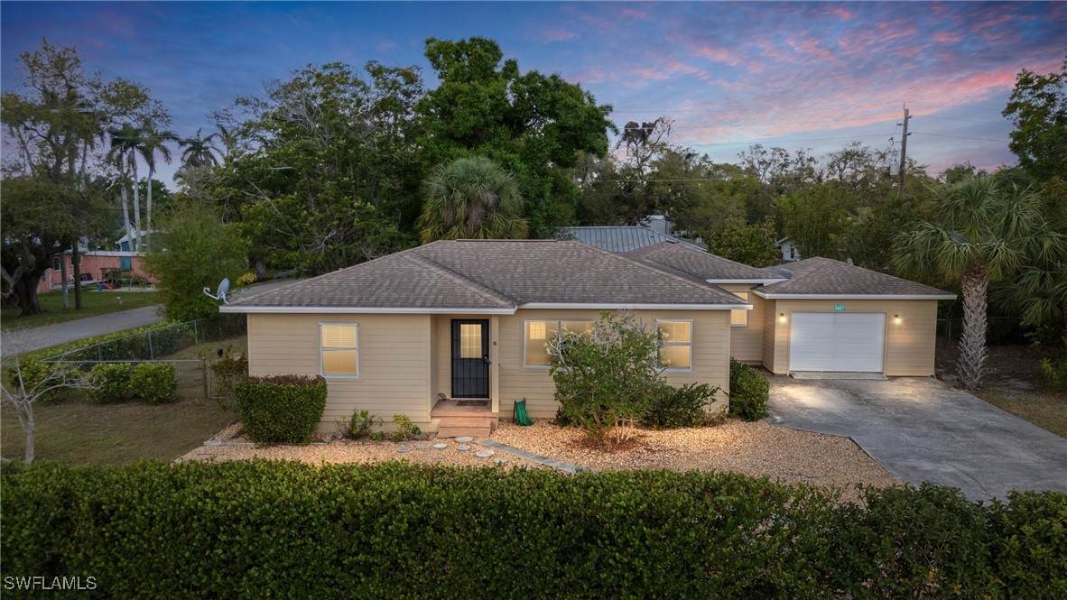 1607 Ardmore Road - Photo 1