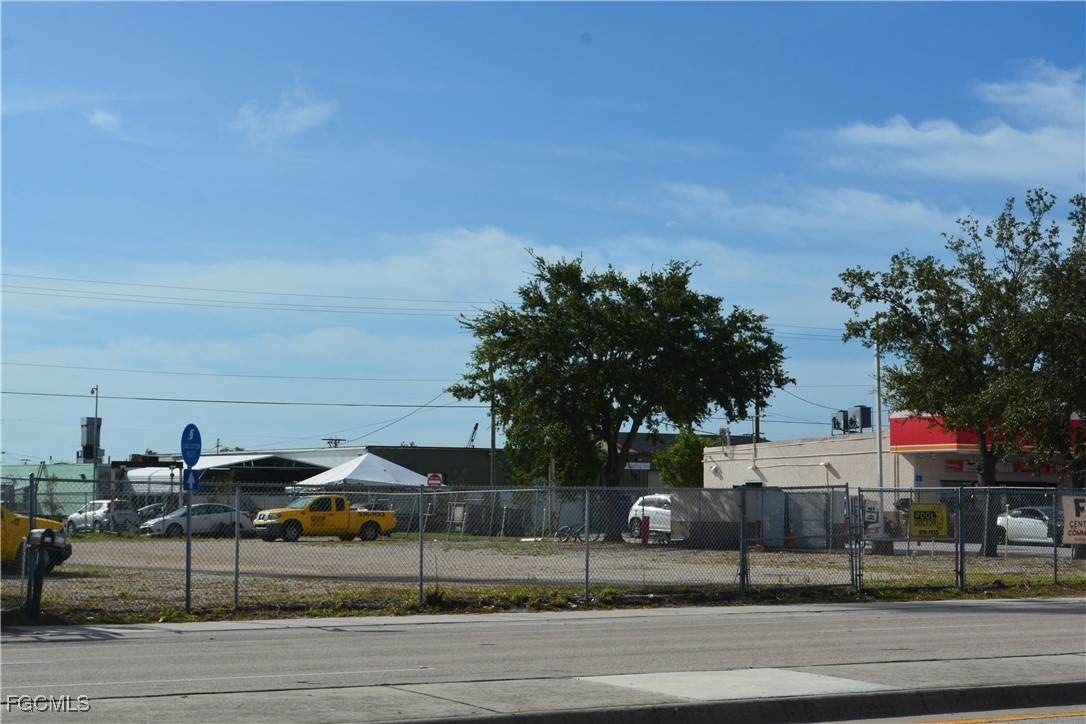 929 Country Club Boulevard - Photo 1