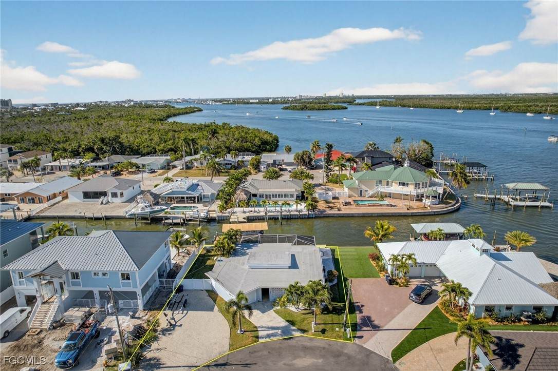 467 Madison Court - Photo 1