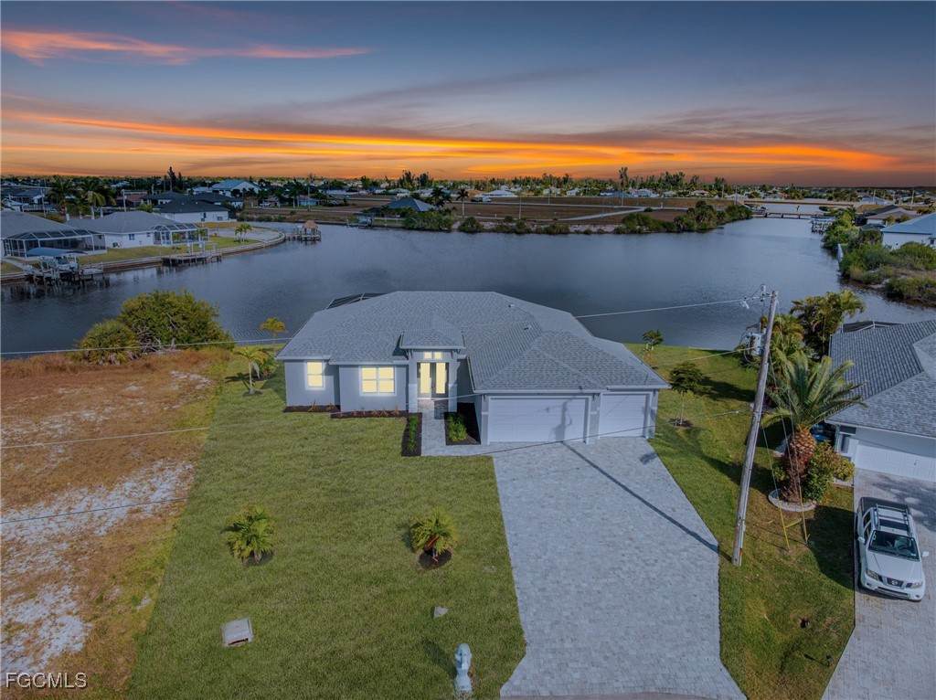 913 33rd Place - Photo 1