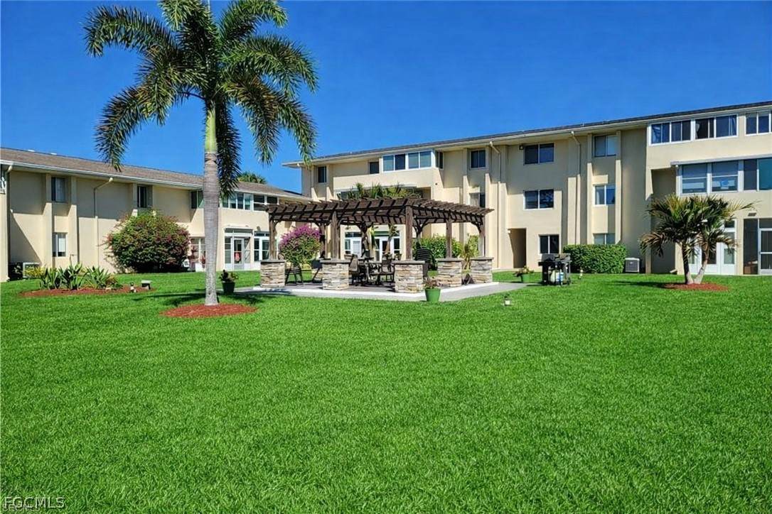 333 Joel Boulevard - Photo 1