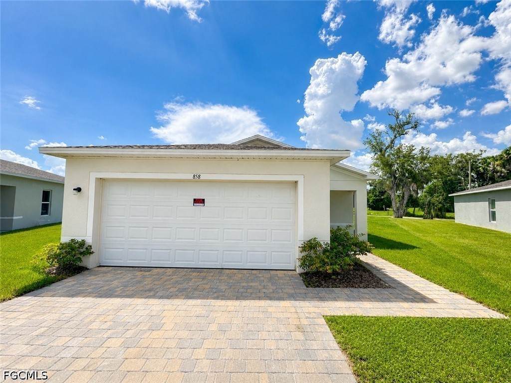 858 Friendship Circle - Photo 1