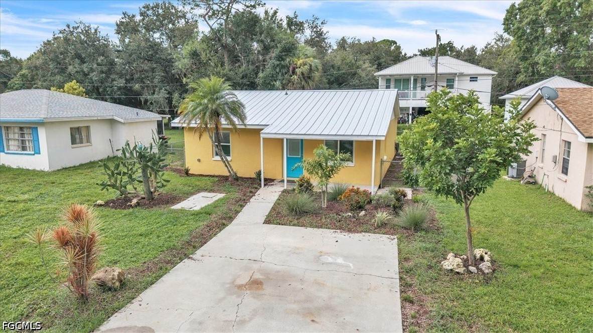 537 Capitol Street - Photo 1