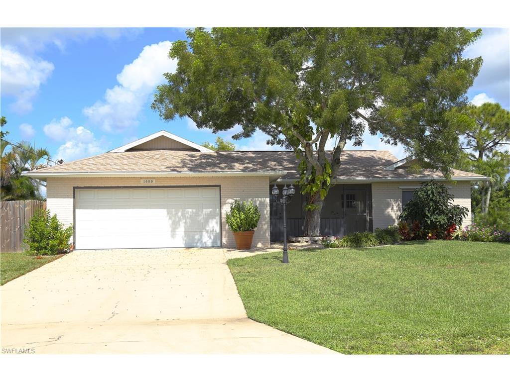1009 SW 13th St, Cape Coral, FL 33991 (MLS #216048221) :: The New Home Spot, Inc.