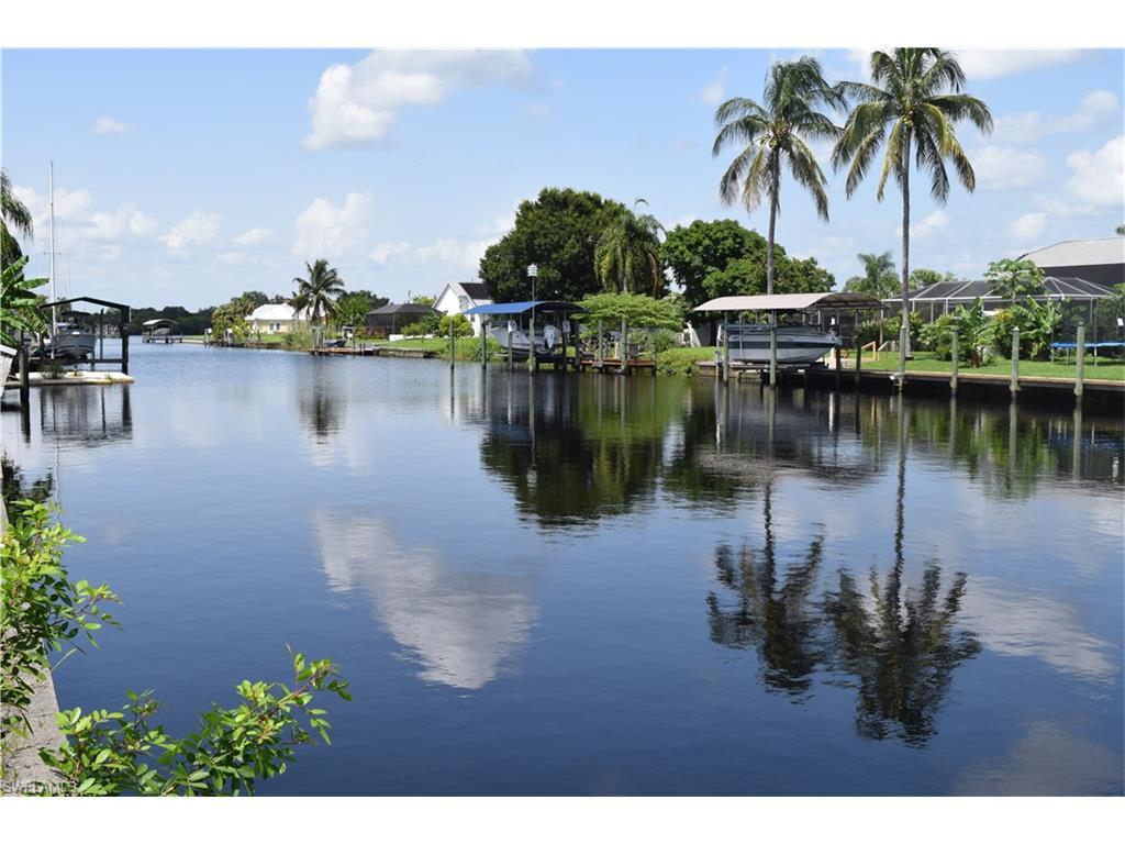 2136 Bahama Ave - Photo 1