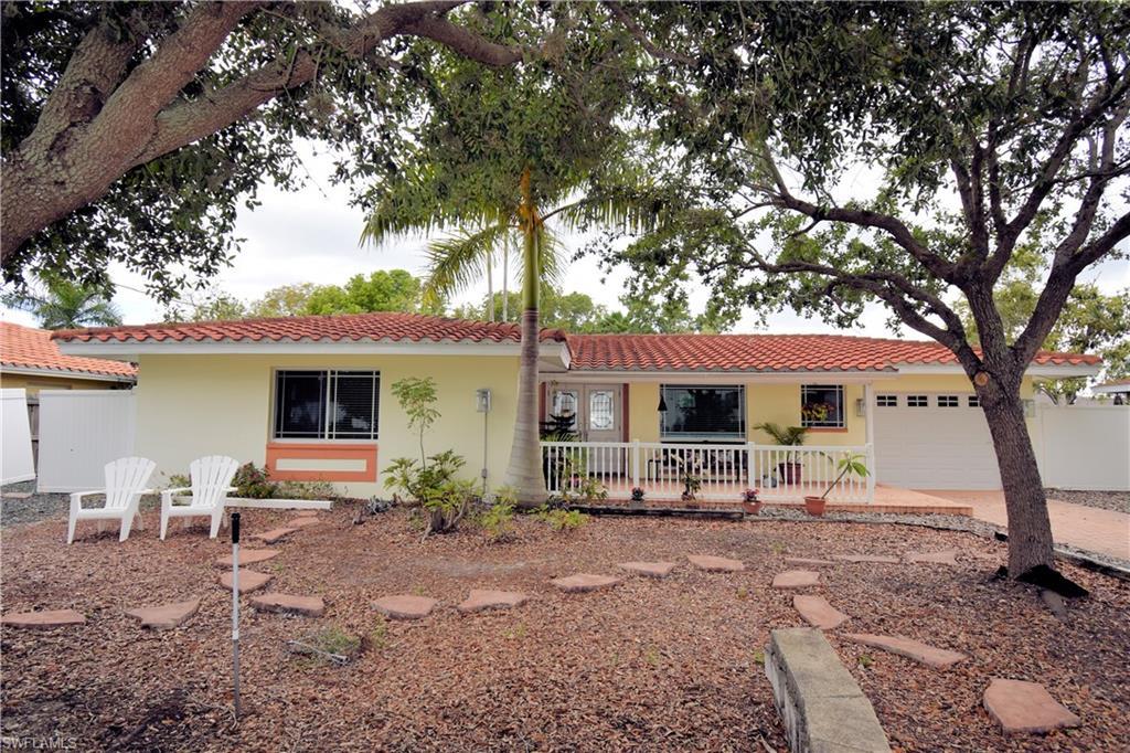 4634 20th Pl - Photo 1