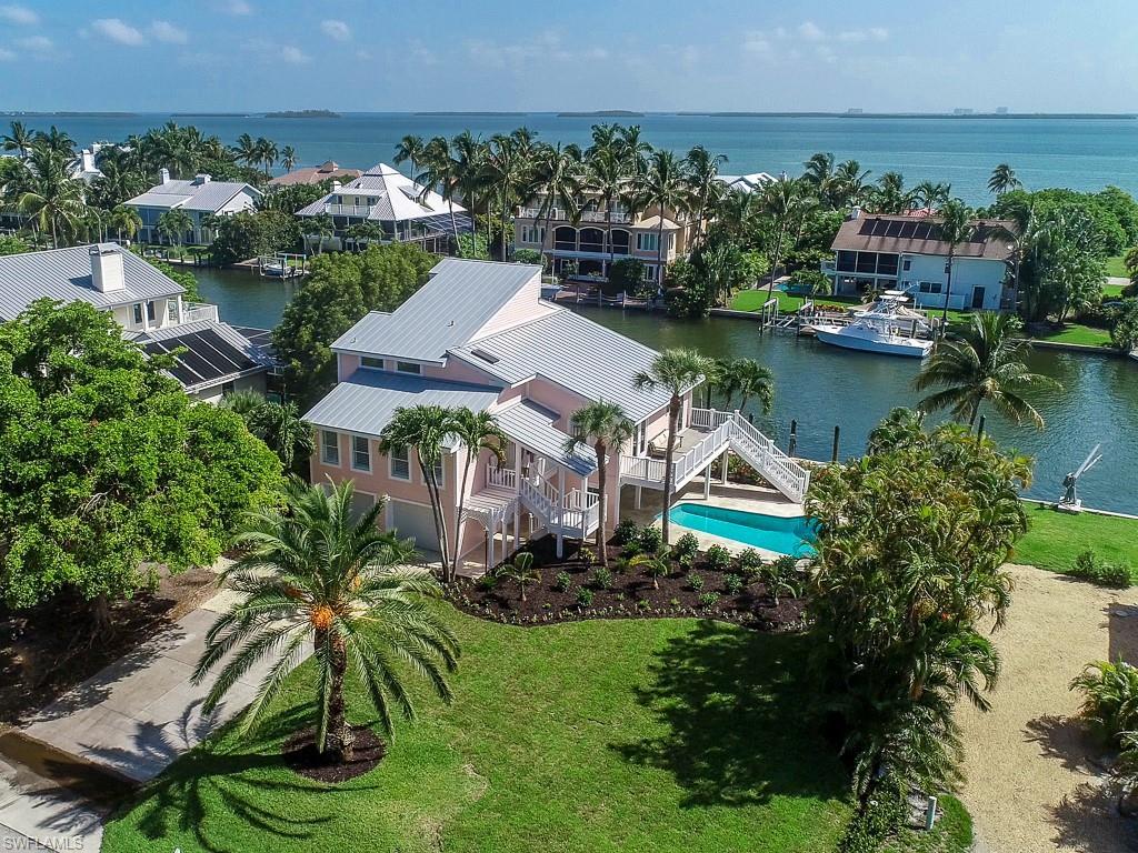 1230 Bay Dr - Photo 1