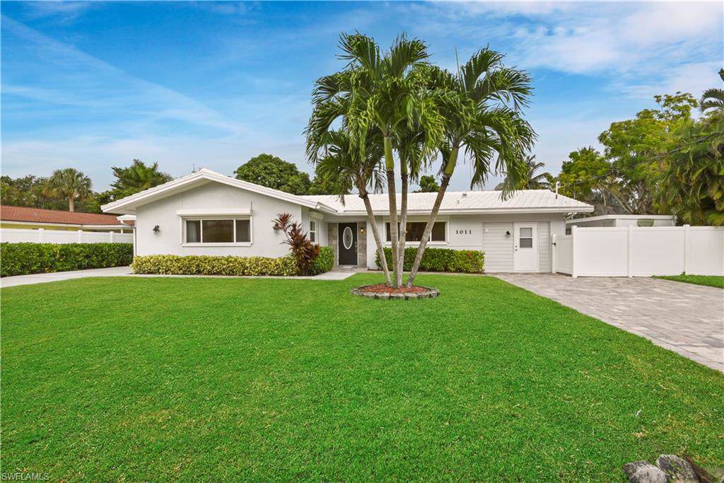 1011 Edgemere Dr - Photo 1