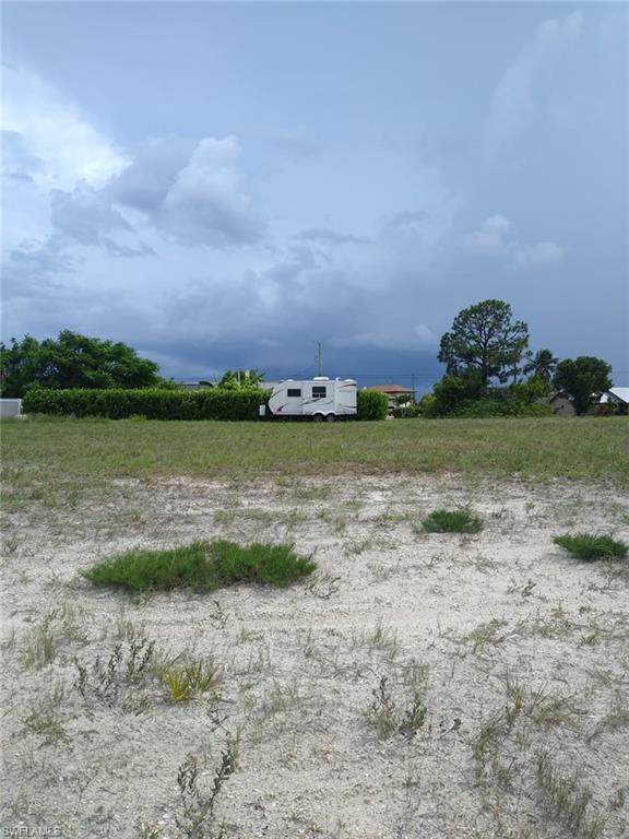 320 Diplomat Parkway - Photo 1