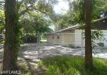 3213 Broadway - Photo 1