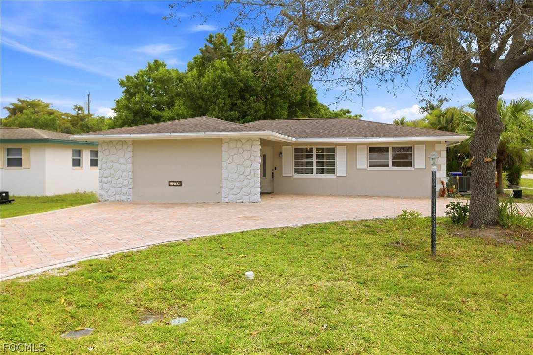 1736 Bonnie Court - Photo 1