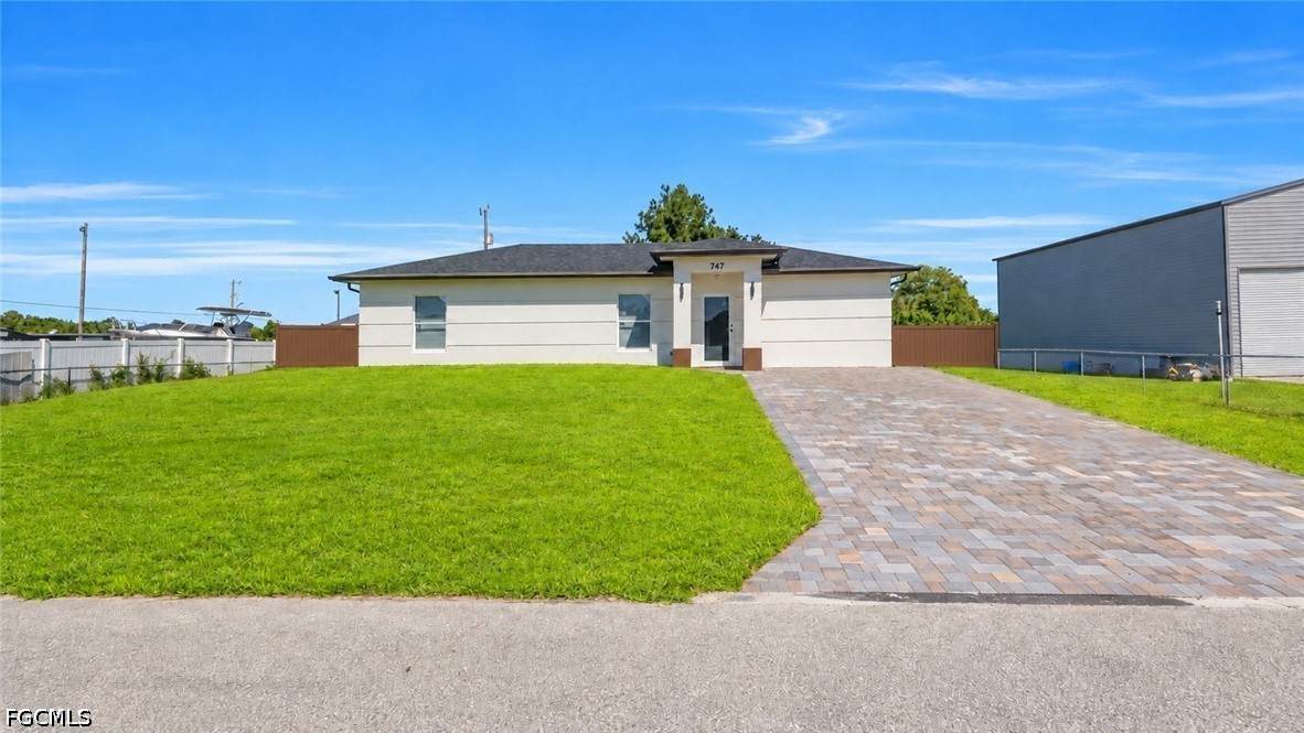 747 Fleming Avenue - Photo 1