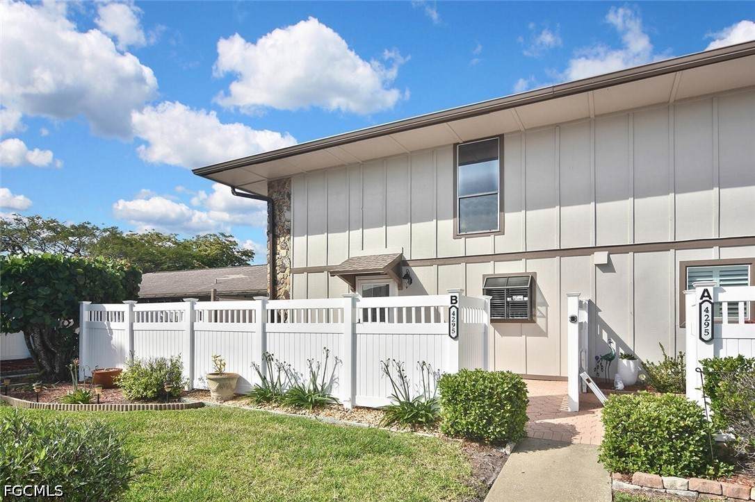 4295 Island Circle - Photo 1