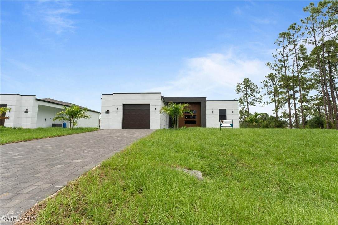 727 Colyer Street - Photo 1