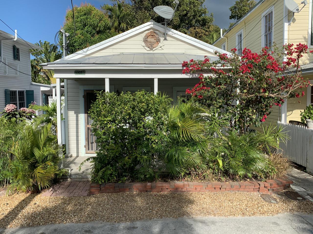 1007 Watson Street - Photo 1